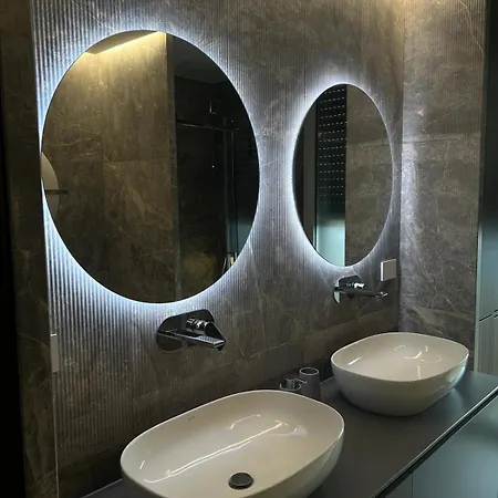 Luxury Designer With Terrace *